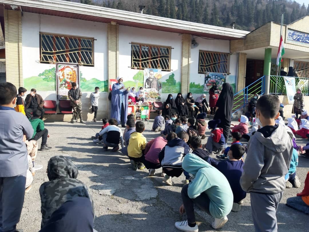 رفاقت جالب امام محله با جوانان / از کلاس قرآن تا مسابقات والیبال رفاقت جالب امام محله با جوانان / از کلاس قرآن تا مسابقات والیبال