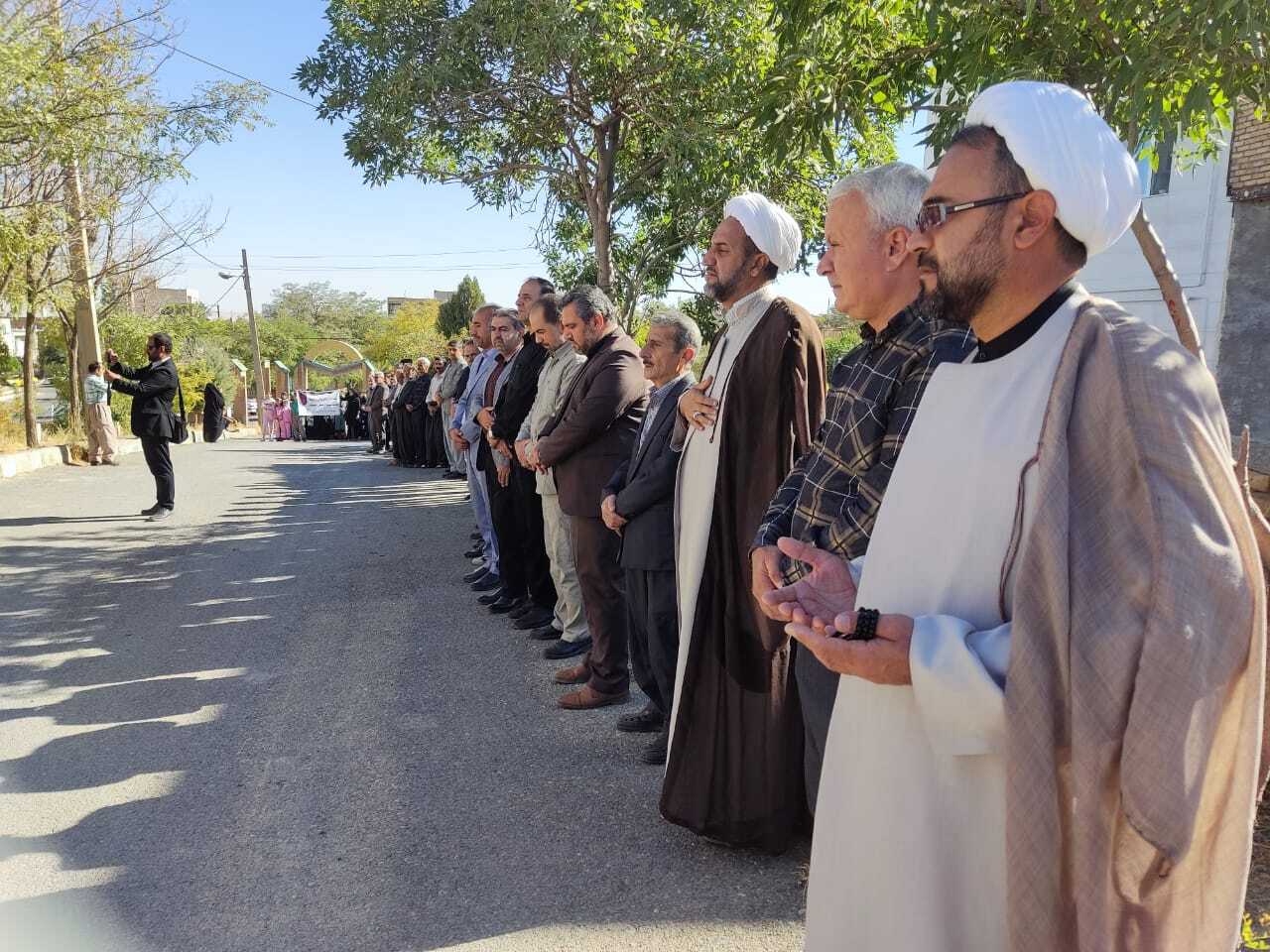 پیادهروی جاماندگان اربعین حسینی در شهرهای کردستان برگزار شد پیادهروی جاماندگان اربعین حسینی در شهرهای کردستان برگزار شد