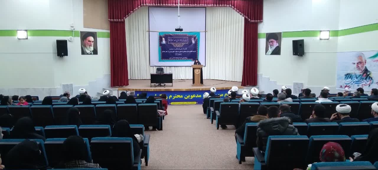 تربیت افراد جامعه در اسلام نشات گرفته از تربیت مادر است تربیت افراد جامعه در اسلام نشات گرفته از تربیت مادر است