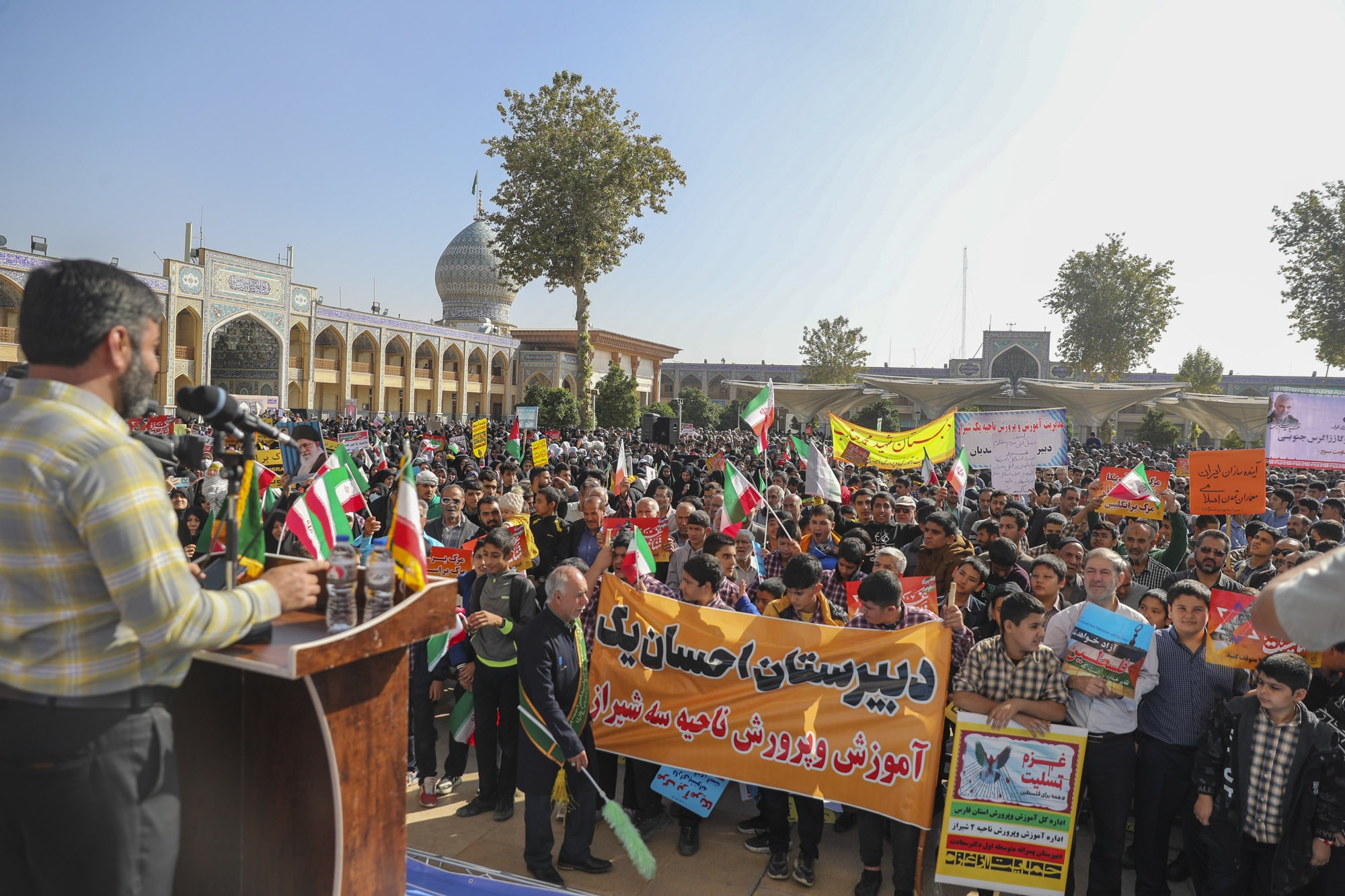 تجمع محکومیت جنایات رژیم غاصب صهیونیستی در شیراز تجمع محکومیت جنایات رژیم غاصب صهیونیستی در شیراز