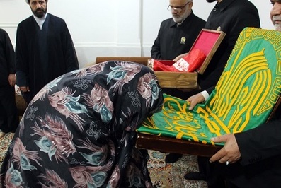 حضور خدام رضوی به همراه پرچم متبرک آستان قدس در علی آبادکتول