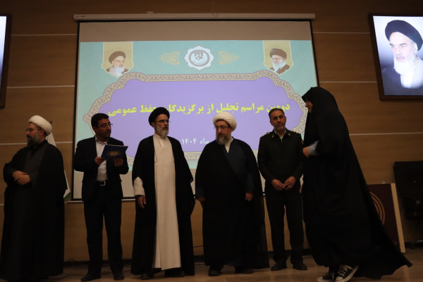 تجلیل از برگزیدگان آزمون های حفظ عمومی قرآن آذربایجان شرقی
