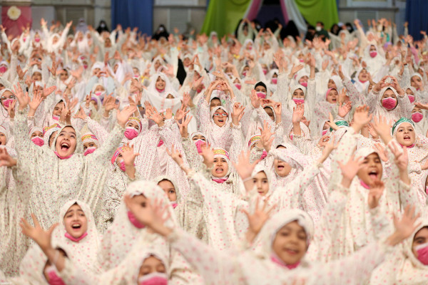 “天使庆典”，最高领袖出席