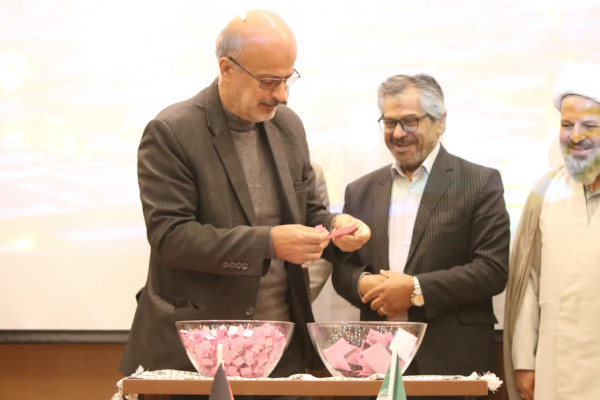 آیین قرعه‌کشی شرکت‌کنندگان پویش ملی «زندگی با آیه‌ها»