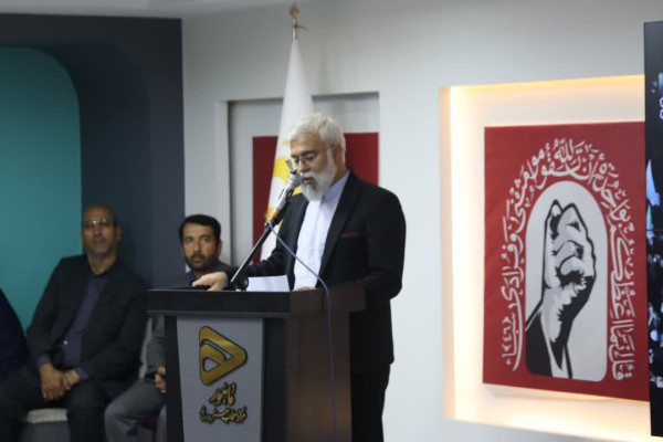 نشست صمیمی و راهبردی فعالان فرهنگی و هنرمندان استان مرکزی با حضور حجت‌الاسلام قمی